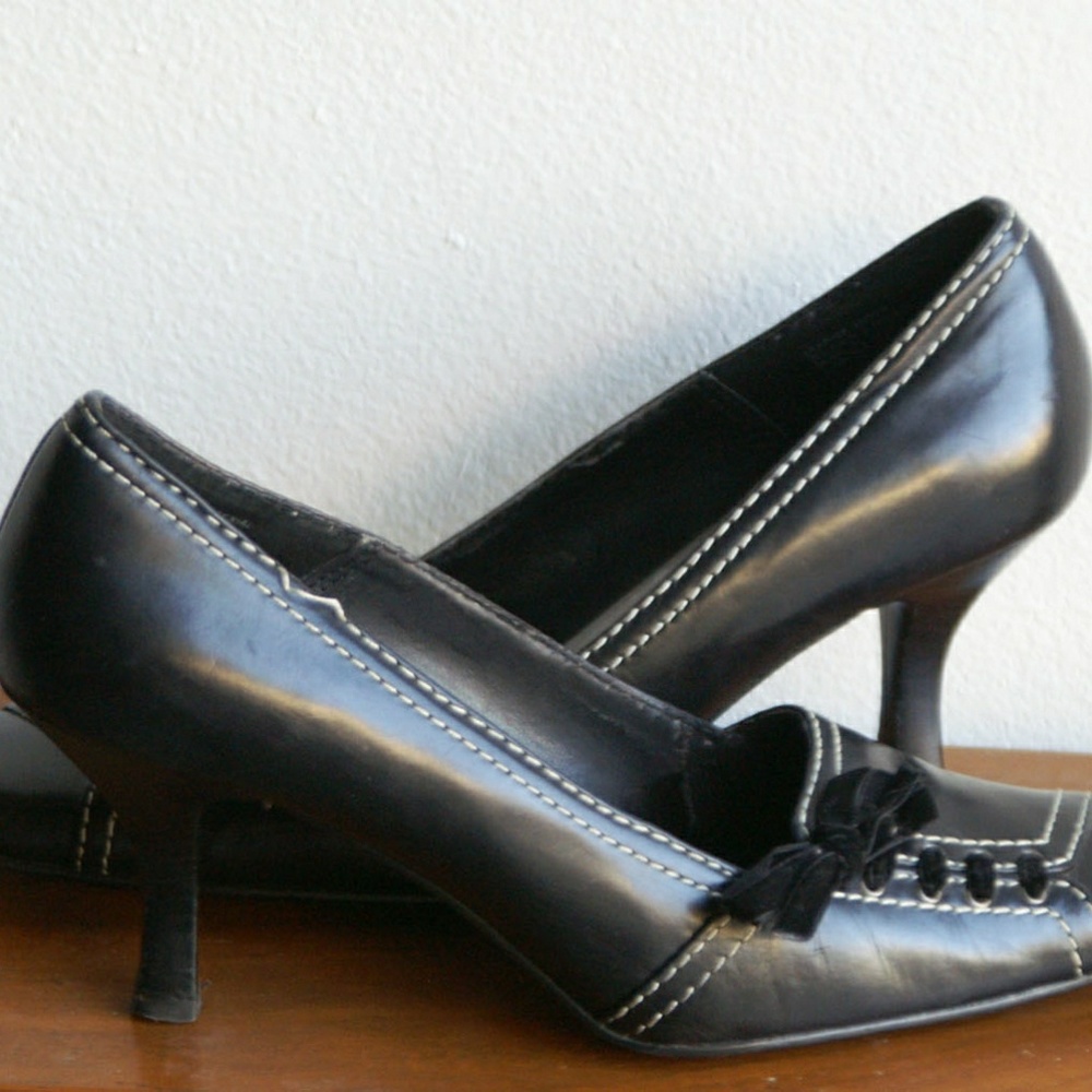 Shoes - Picture 4 of 8